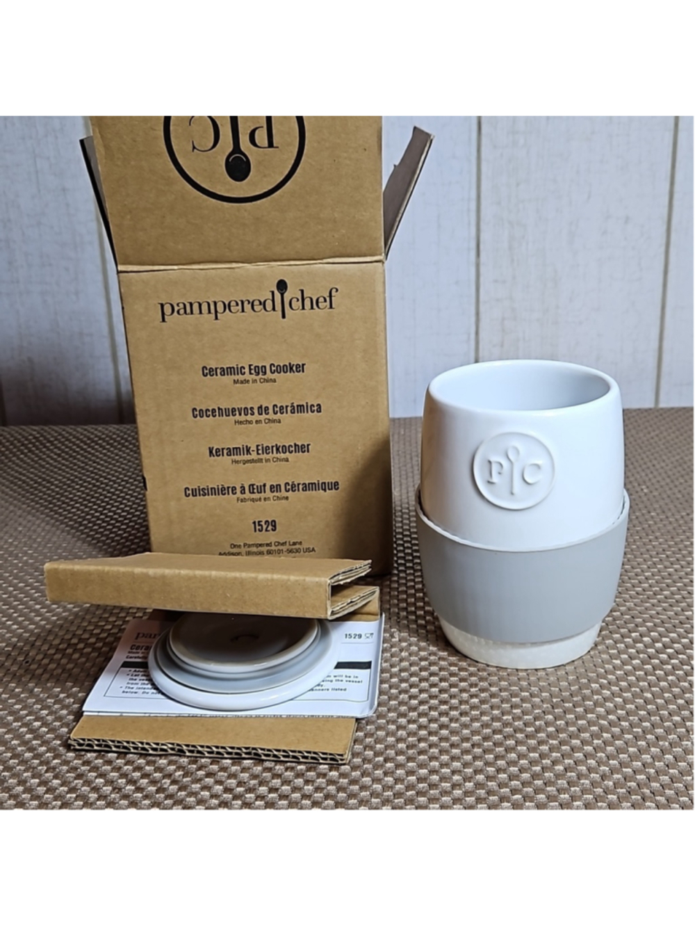Pampered Chef Ceramic Microwave Egg Cooker #1529 New w/o tags - Picture 1 of 3